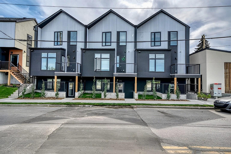 Beautiful Modern PET FRIENDLY 1 Bedroom Townhouse in Shaganappi! Featured Properties