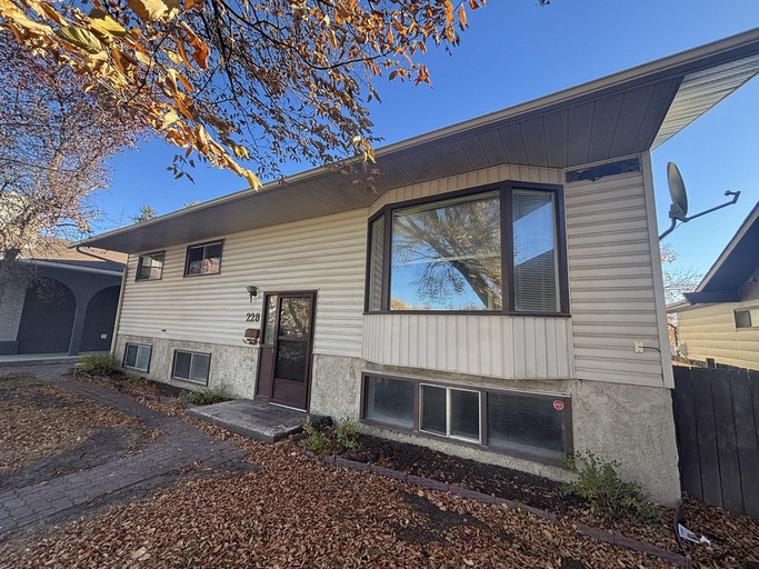 MASSIVE Temple 4 Bed/3 Bath w Dishwasher, &amp; MORE!