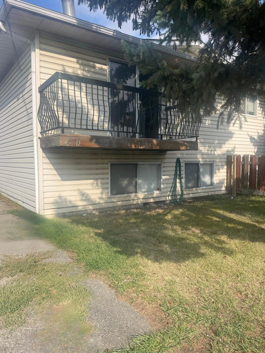 EXCELLENT CONDITION 2 BEDROOM, 1.5 BATH FOREST LAWN DUPLEX