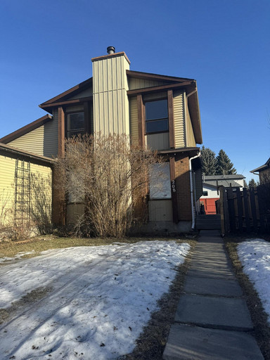 RENOVATED 3 BEDROOM HALF DUPLEX IN DEER RUN!