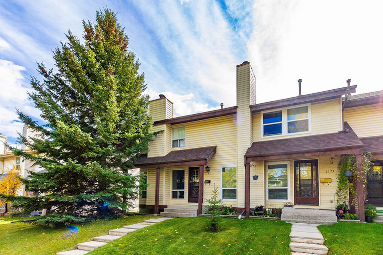 GORGEOUS Woodlands 2 Bed/1.5 Bath w/ Fenced Yard &amp; Fireplace! Featured Properties