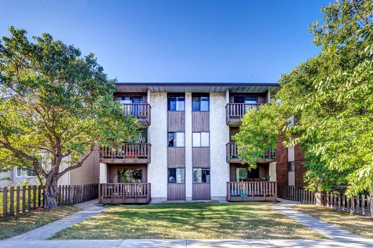 INNER CITY SUNALTA- 2 BEDROOM + 1 BATH CONDO INCL. HEAT &amp; WATER ! 