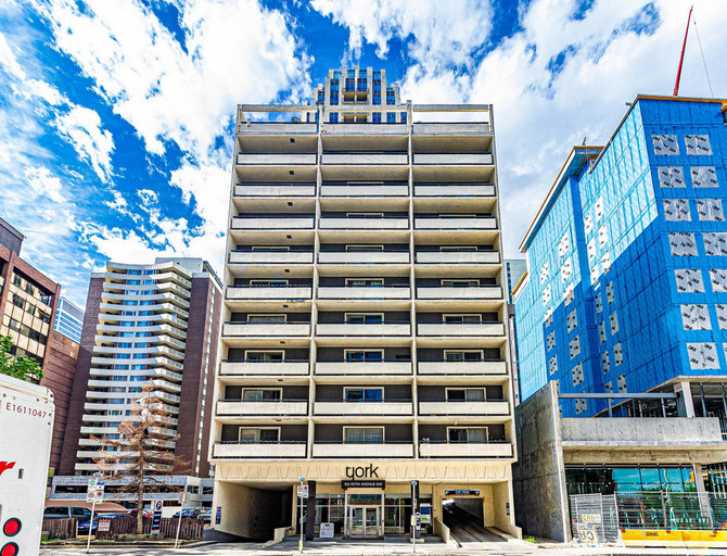 Spacious Studio in Downtown at The York!