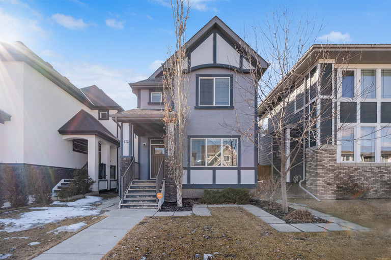 STUNNING 4 Bed Family Home -  Lake Access, A/C &amp; Finished Basement 