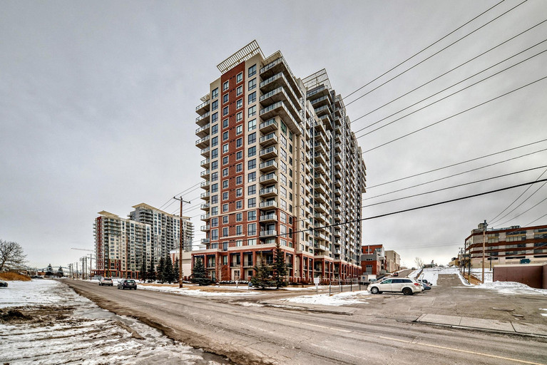 London Towers 1 BEDROOM PLUS DEN/1BATHROOM!