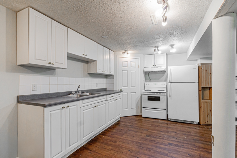 Bright Spacious 1 Bedroom Lower Unit in Mayland Heights! Featured Properties