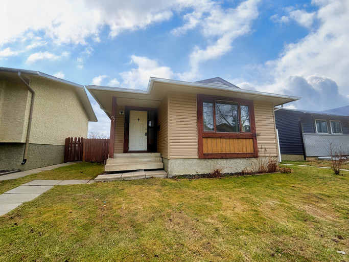 Charming Castleridge Home | Sun-Filled Living | Backyard Fire Pit for Cozy Nights Featured Properties