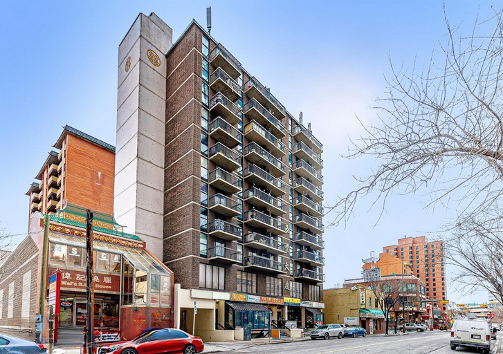 Spacious Renovated Studio in China Town w/ River Views Featured Properties