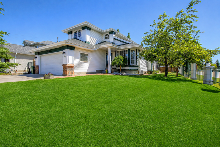 Beautiful Family Home Near Parks &amp; Amenities | 3 Bed + 4 Bath with FIREPLACE in Scenic Acres NW Featured Properties