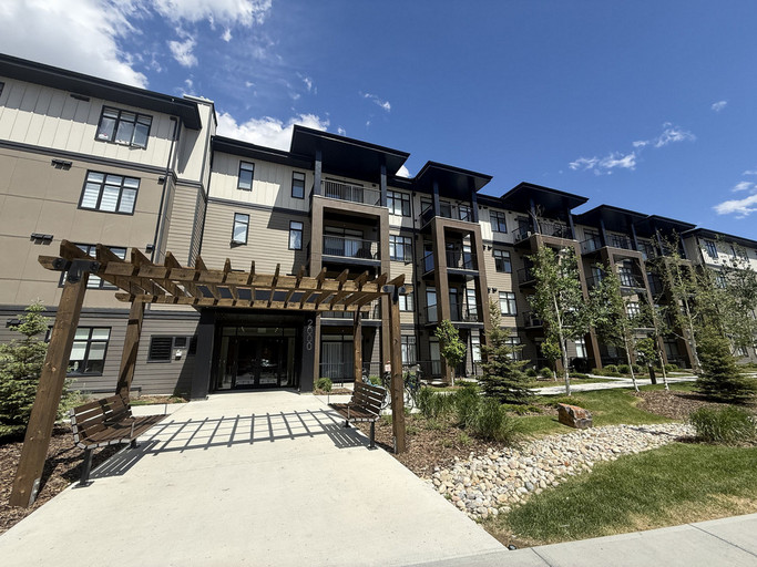 Beautiful Main Floor Condo | 2 Bedrooms + 1 Bath | Bright &amp; Inviting Living Space Featured Properties