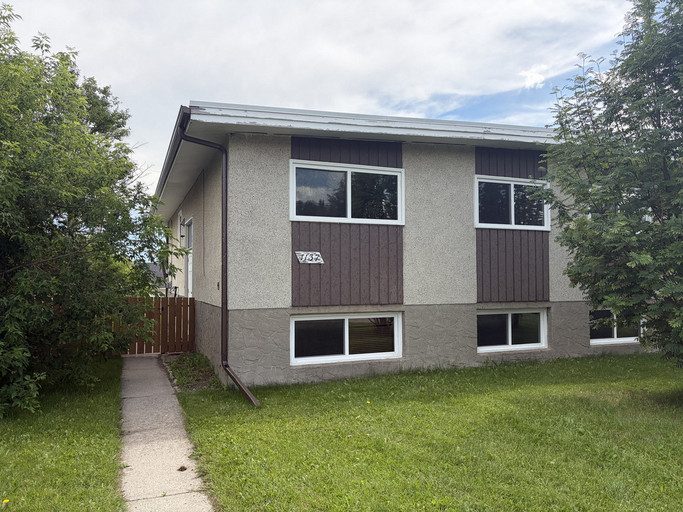 BRIGHT & UPDATED 4 Bed + 2 Bath w/ Rec Room in North Haven NW! Featured Properties