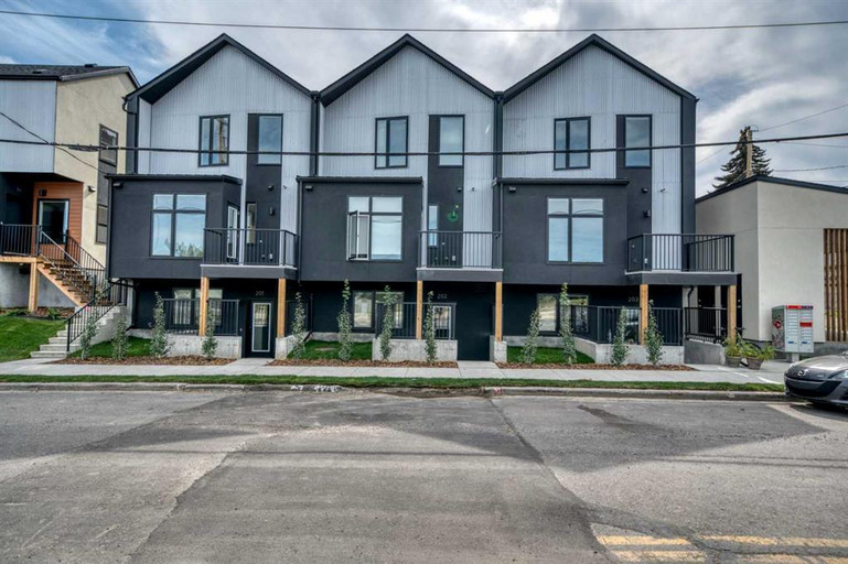Beautiful Modern PET FRIENDLY 1 Bedroom Townhouse in Shaganappi!