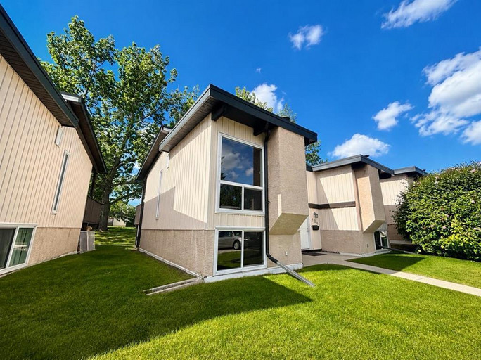 Beautifully Updated 2 Bed, 1 Bath Bi-Level Townhouse in Highly Sought-After Oakridge! Featured Properties