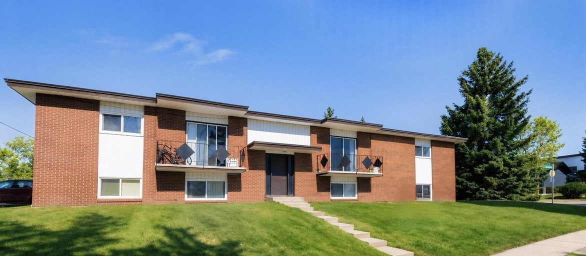 NEW GLASS-TOP STOVE! | COZY 2 BED/1 BATH LOWER UNIT ACROSS FROM GOLF COURSE IN A QUIET BUILDING!