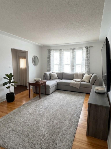 Charming 3 Bed Main Floor | 1 Bath | Convenient SE Location!