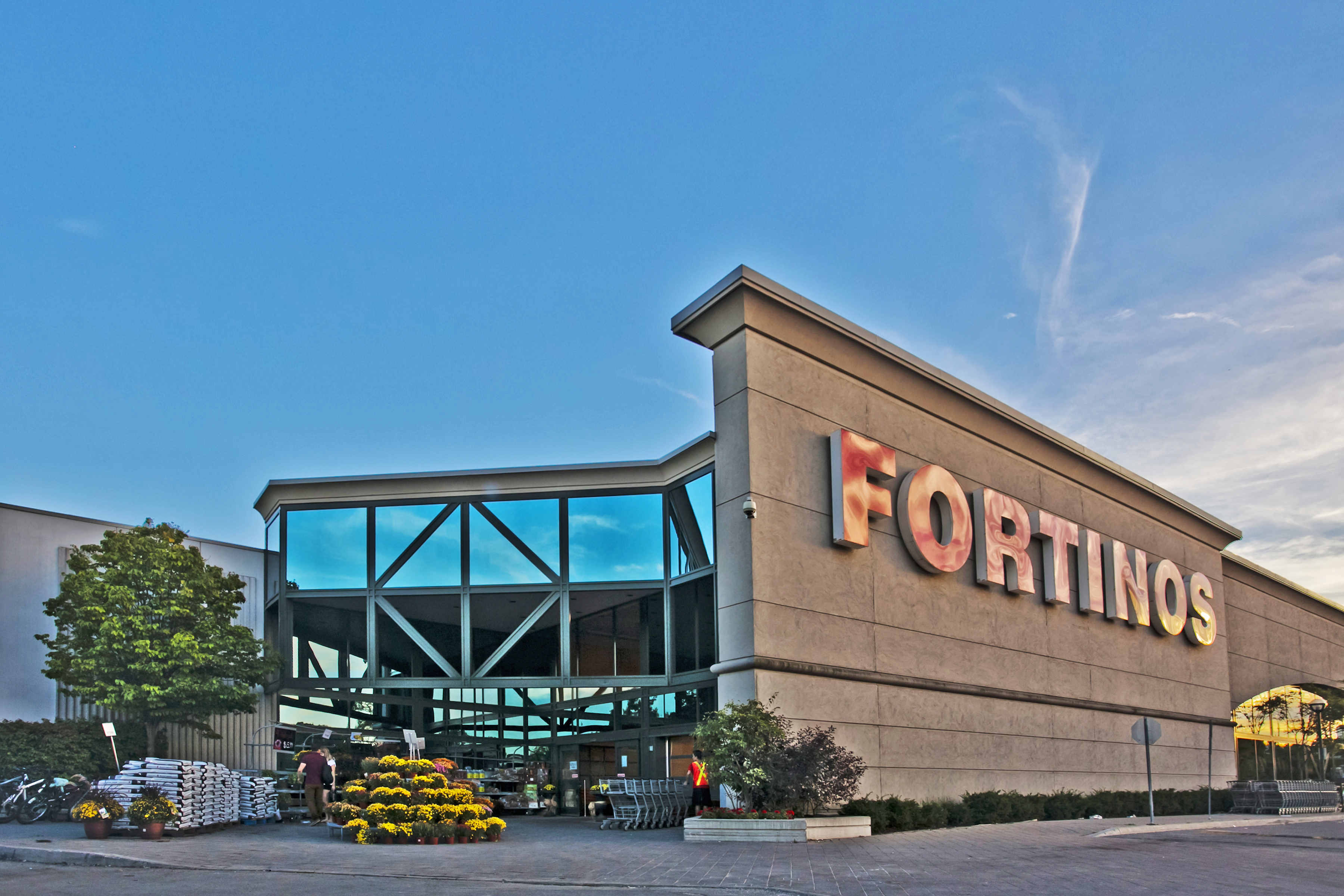 Main Street West (1581) 1581 Main