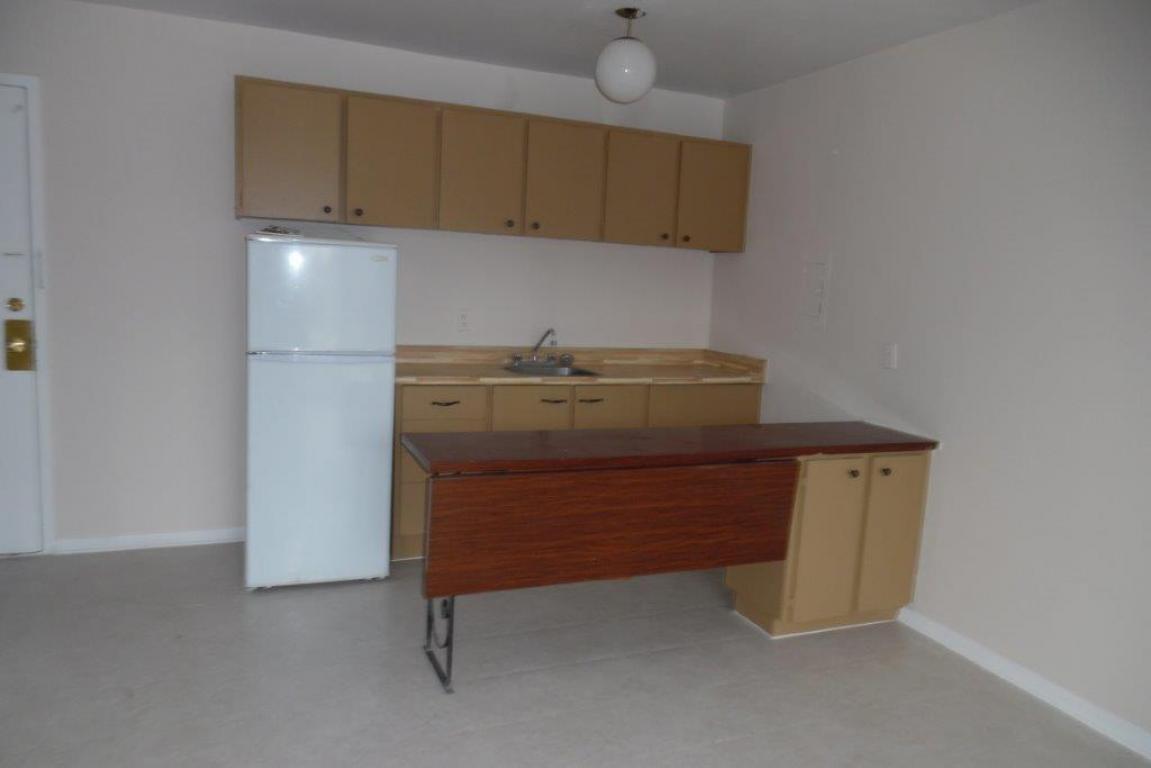 Le Baron Apartments Effort Trust