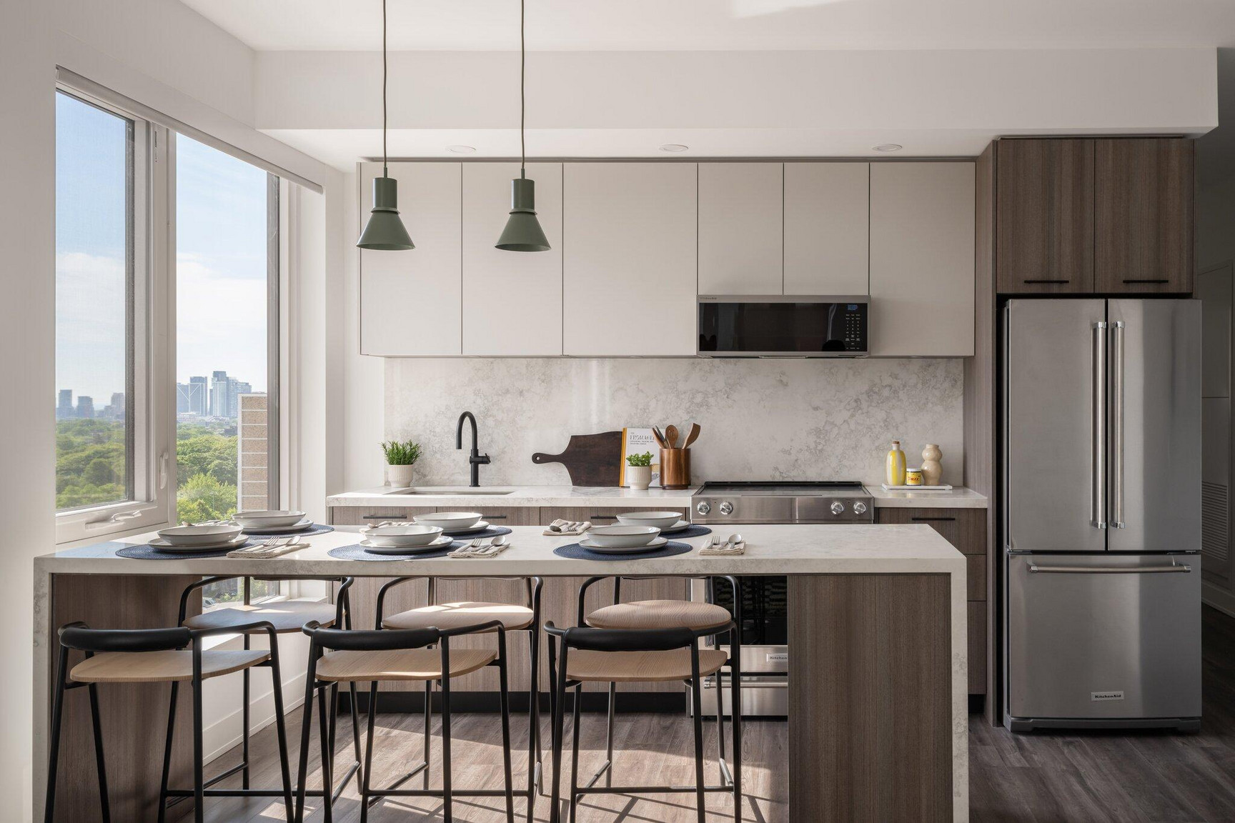 Marlow Central Tower: Suite Kitchen