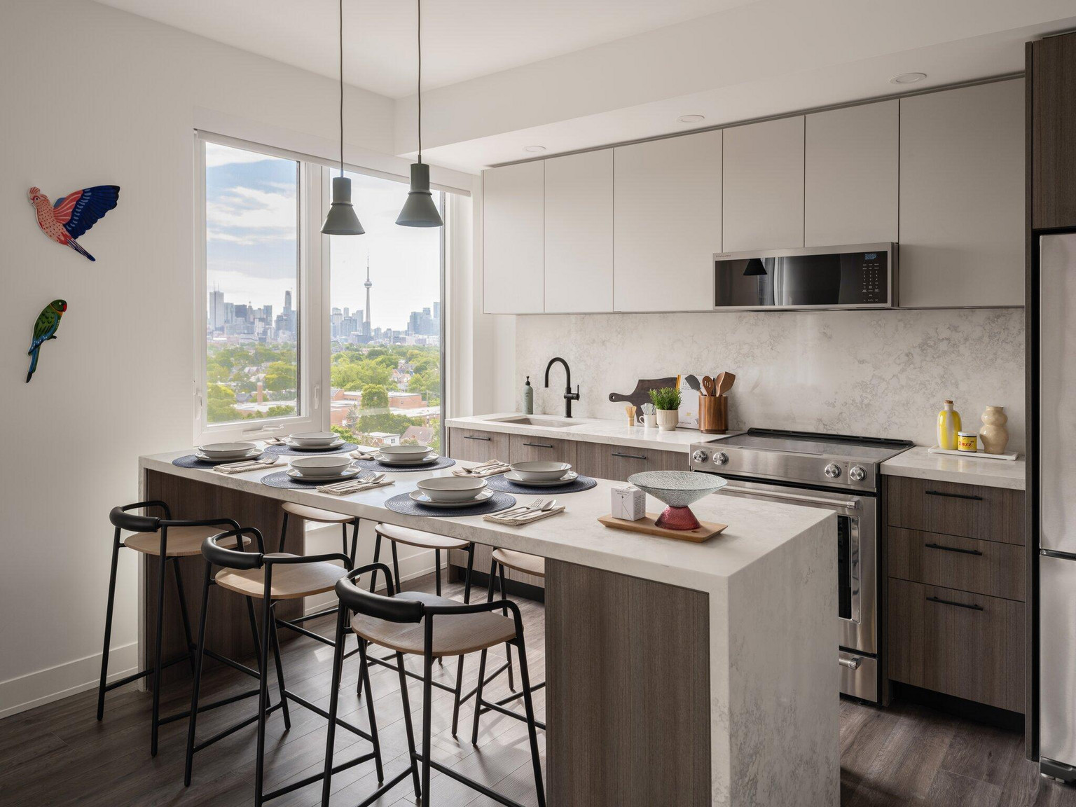 Marlow Central Tower: Suite Kitchen