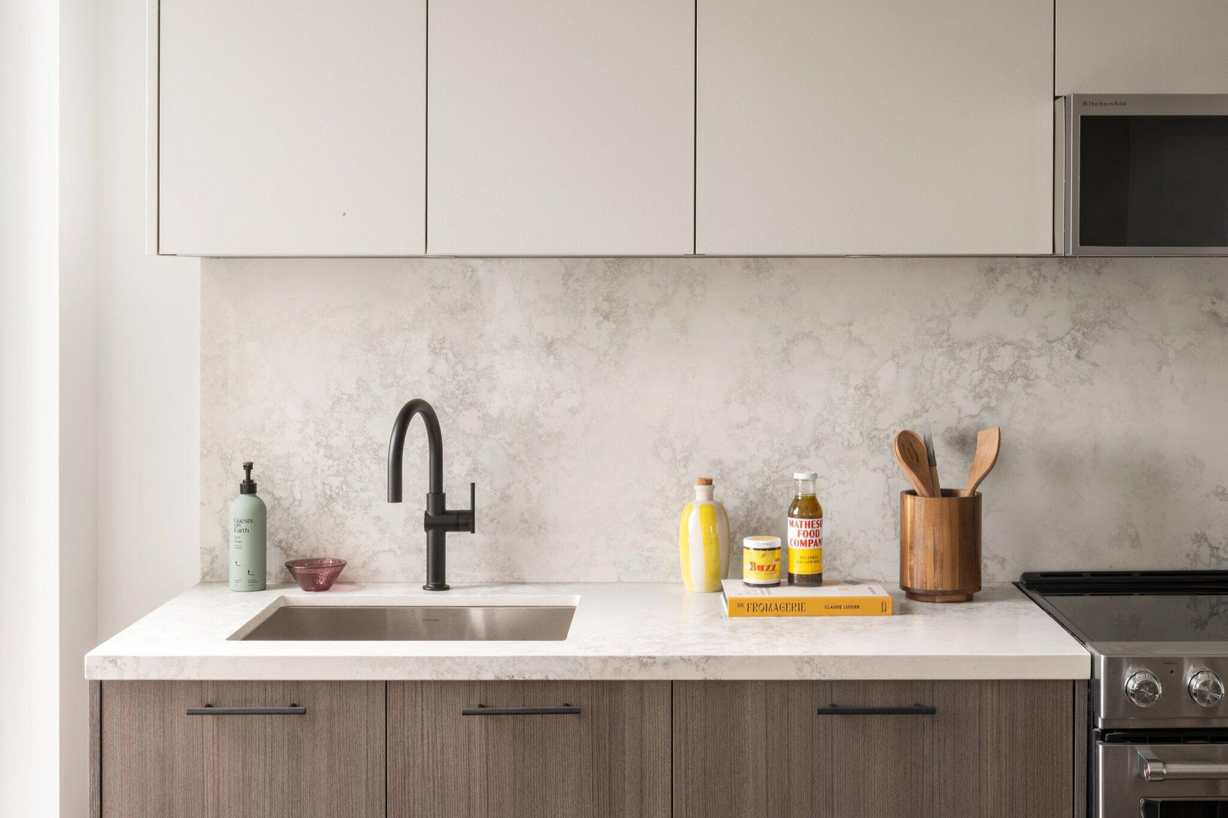 Marlow Central Tower: Suite Kitchen