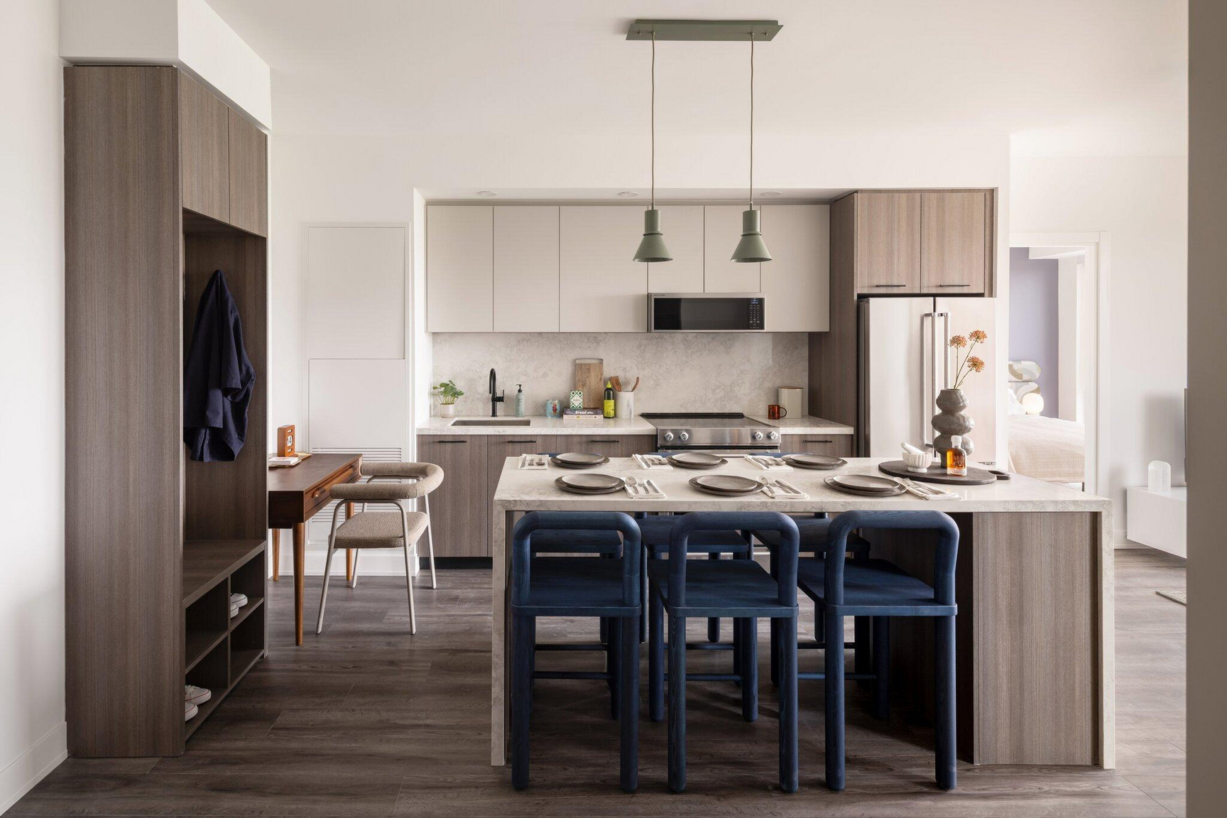 Marlow Central Tower: Suite Kitchen & Mudroom Bench