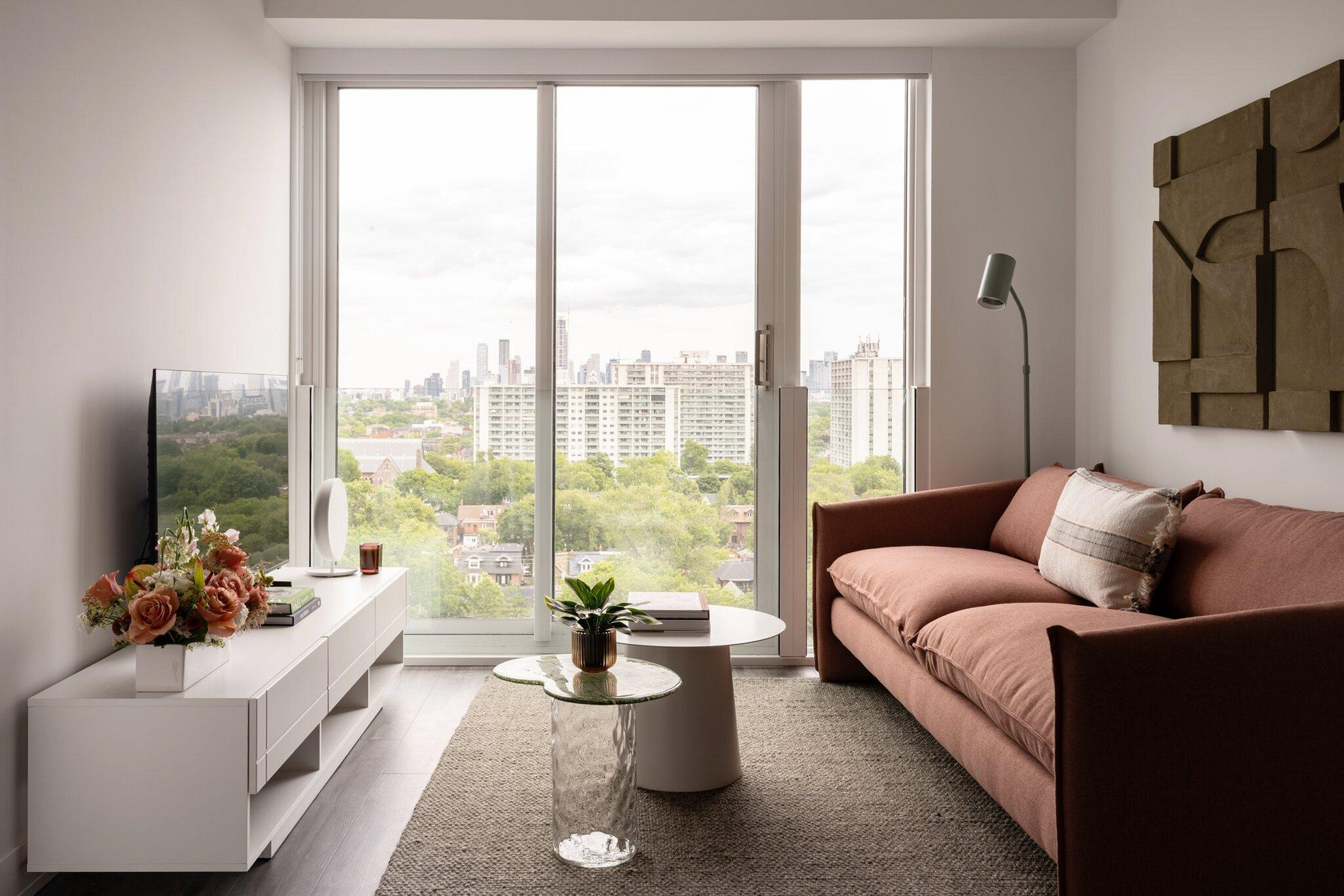 Marlow Central Tower: Suite Living Room