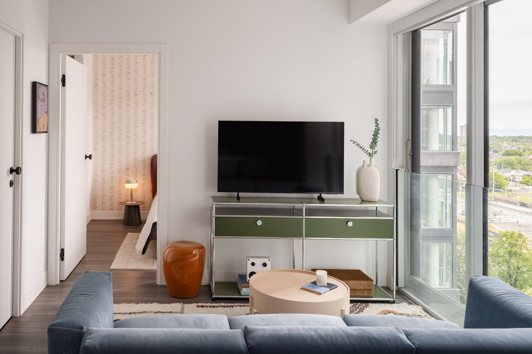 Marlow Central Tower: Suite Living Room