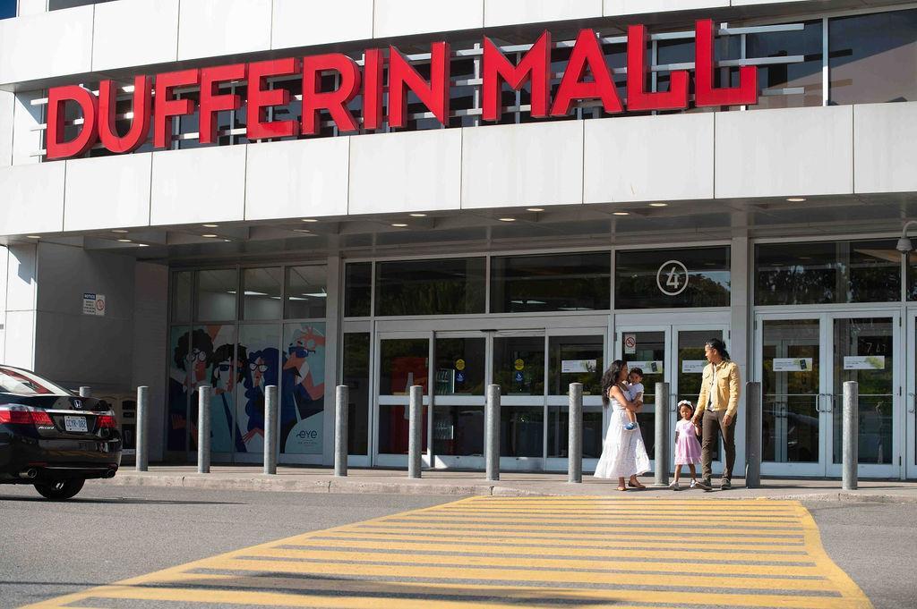 <p>Dufferin Mall</p>