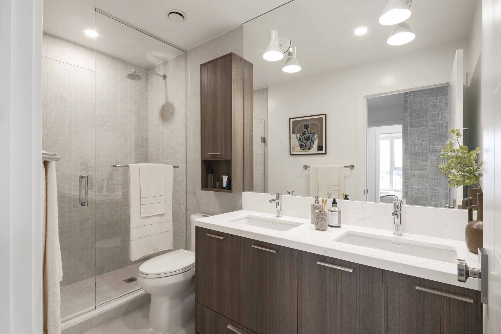 West/East Tower Typical Suite Bathroom