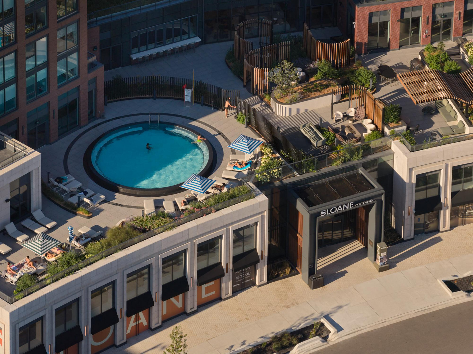 West & East Tower - STOA Terrace and LIDO Infinity Pool