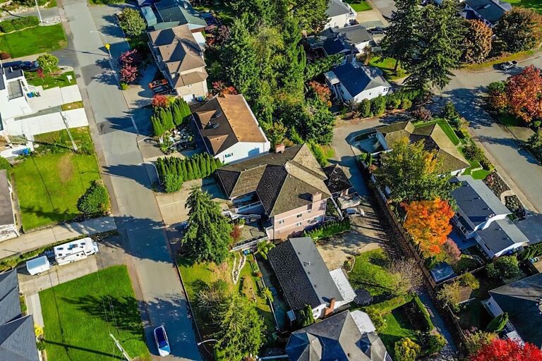 34250 FRASER ST ABBOTSFORD BC  V2S 1X9 - Middle Level