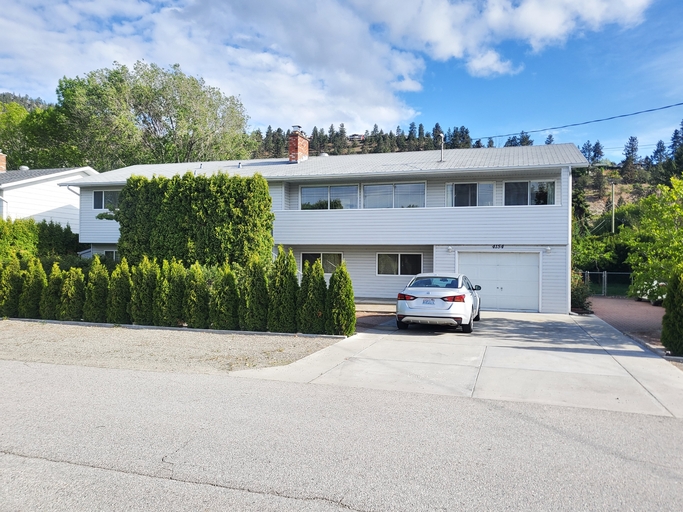 B0010 - 4154 Lake Ave. Peachland BC V0H 1X6 - 1