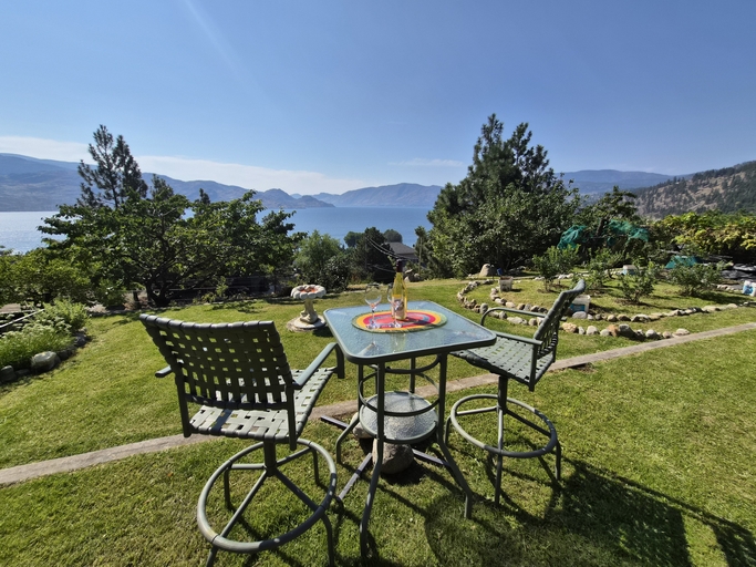B0061 - 4103 Third Avenue - Peachland - BC (Off-Season) - 1