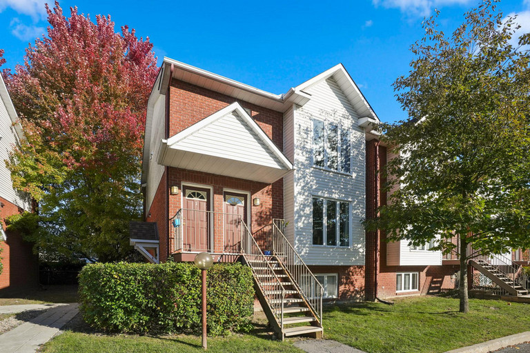 246 Rue Davidson E Featured Properties