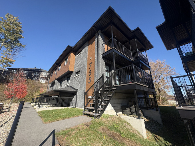 755 Bd Saint-René E