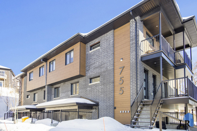 755 Bd Saint-René E