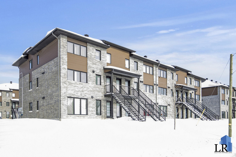 371 Chemin McConnell Featured Properties