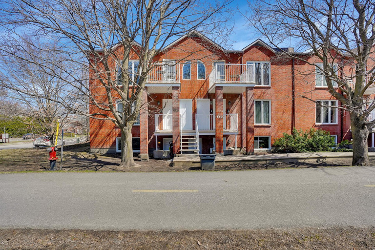 870 Bd de la Cité-des-Jeunes