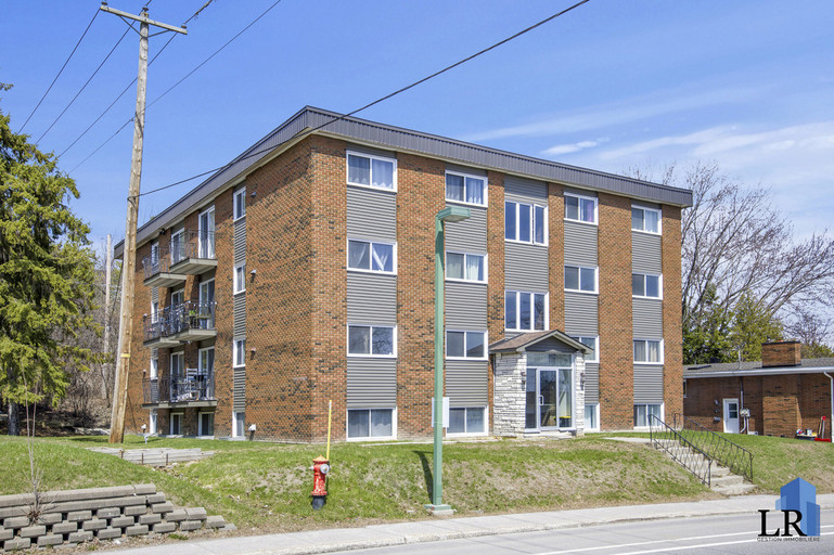 96 Boul. du Mont-Bleu