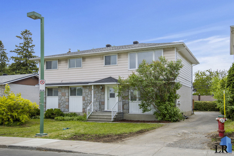 83 Boul. du Mont-Bleu Featured Properties