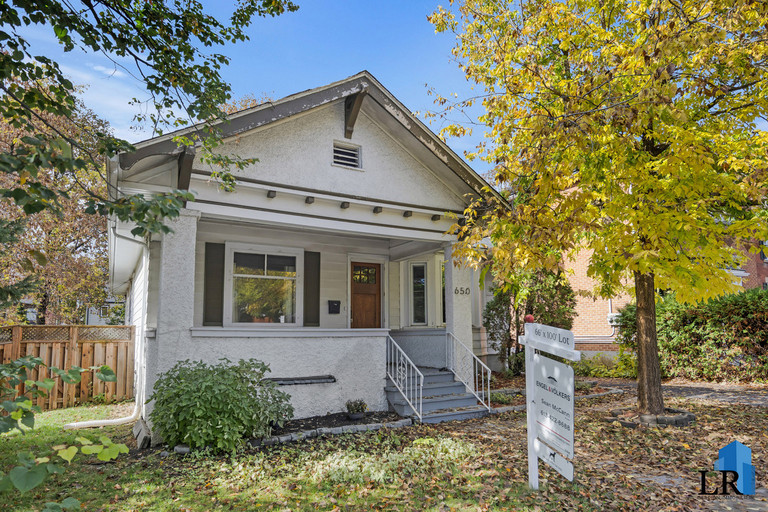 650 Churchill Ave N l'image sélectionnée