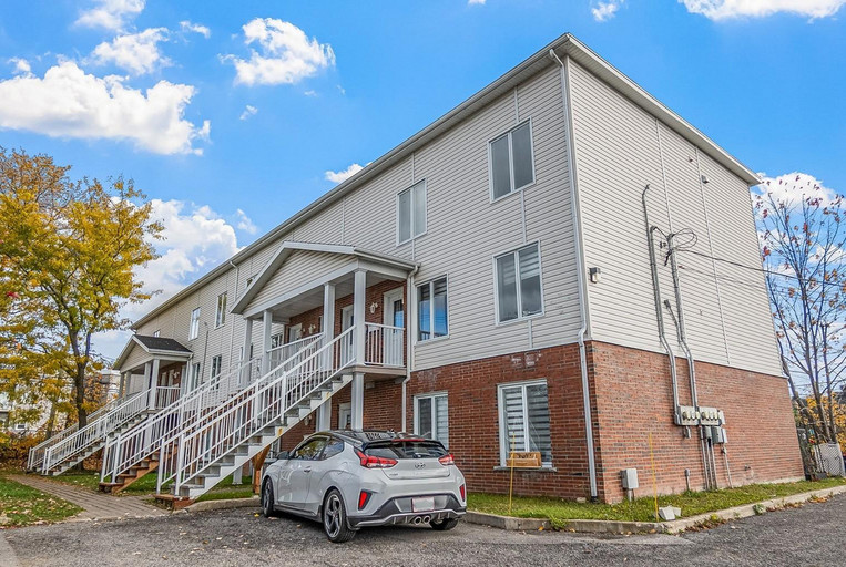 1325 Boulevard Bastien l'image sélectionnée