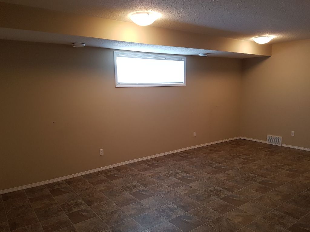 Clairmont Apartment Photos and Files Gallery RentBoard.ca Ad ID GSR