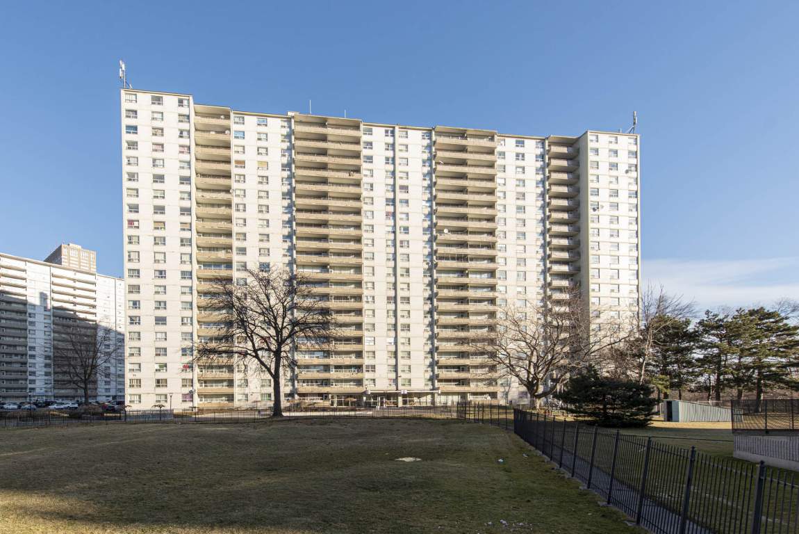 71 Thorncliffe Park Dr. Greenwin