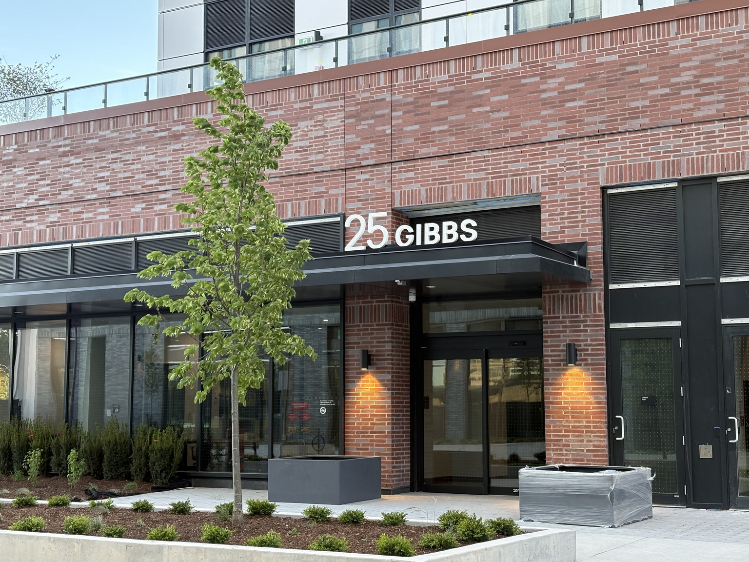 25 Gibbs Rd Exterior
