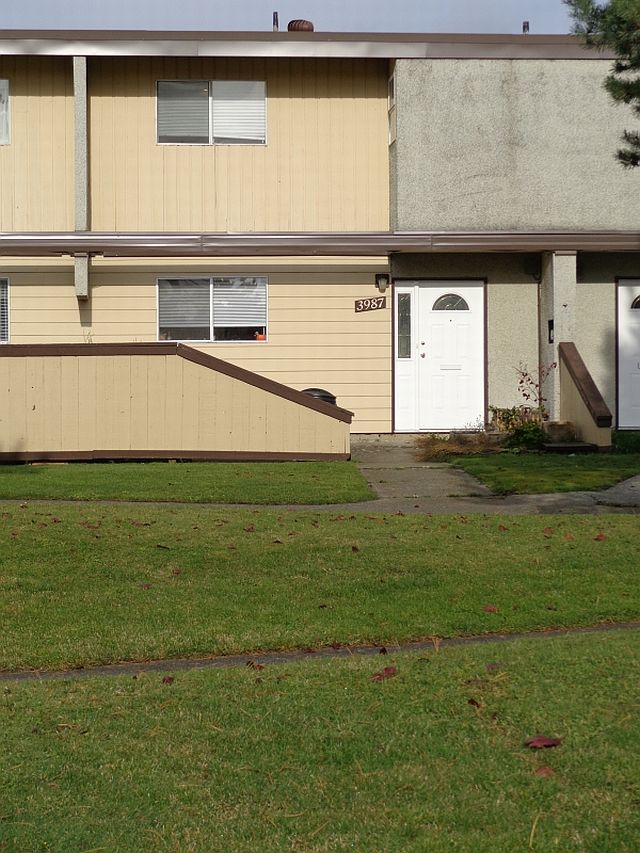 Pinewood Estates Townhouses Groupe Denux