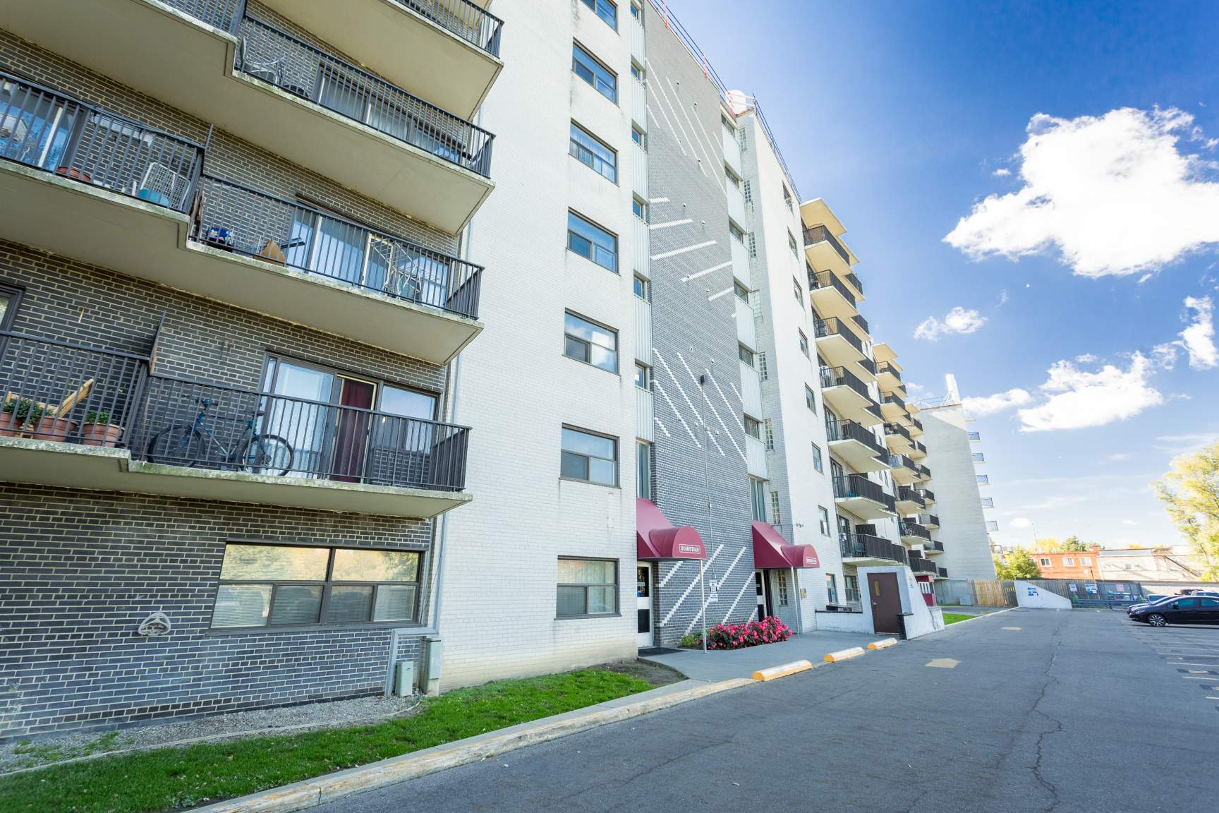 Etobicoke Apartments for Rent at Lake Shore Boulevard and Primrose