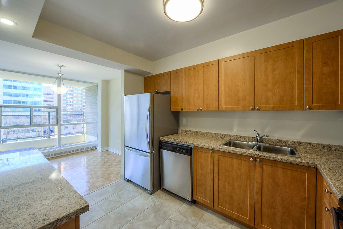 Balfour Square 50 Rosehill Avenue Apartments for Rent in Toronto near Yonge & St. Clair