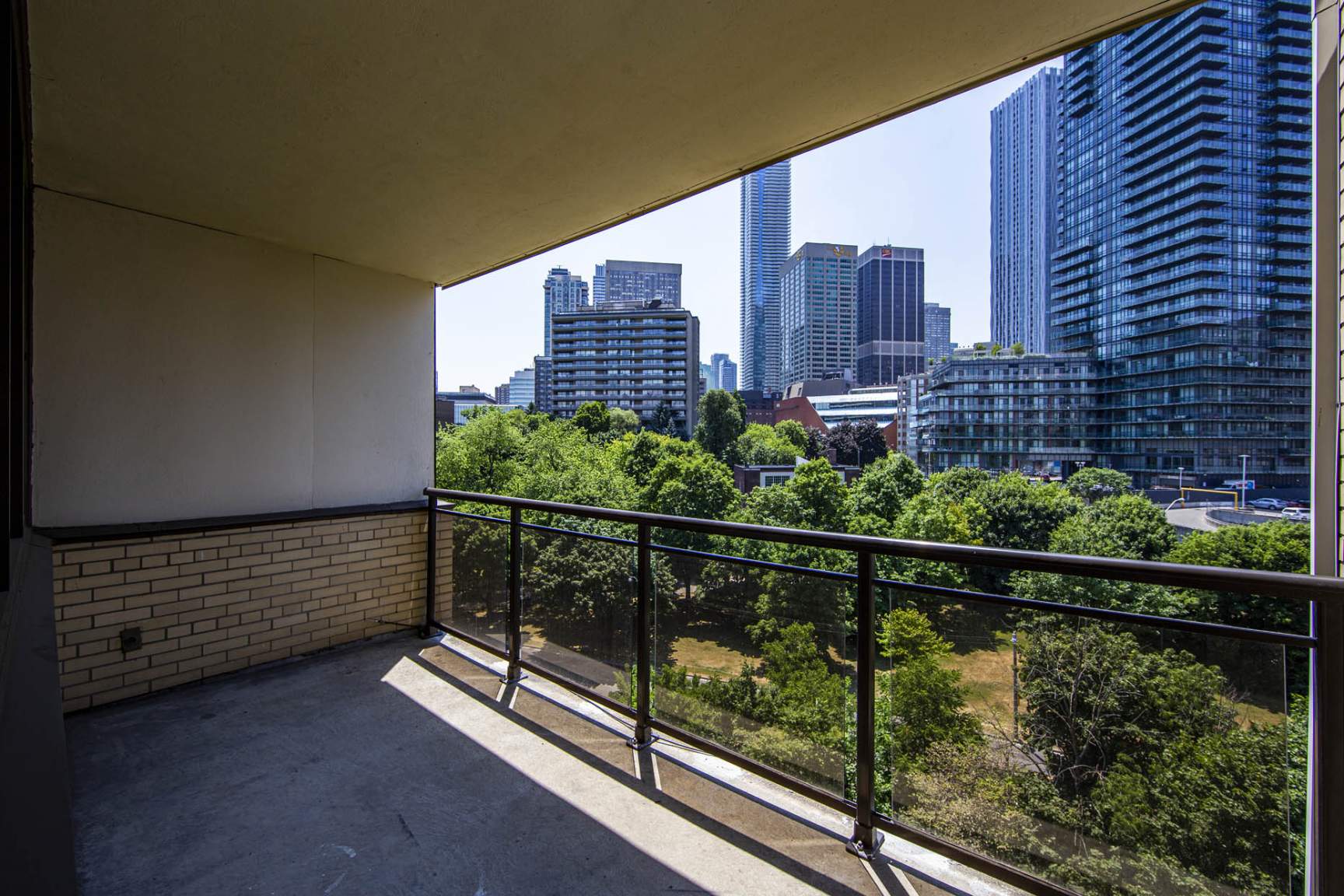 Apartments for Rent in Toronto 130 Rosedale Valley Road Near Yonge