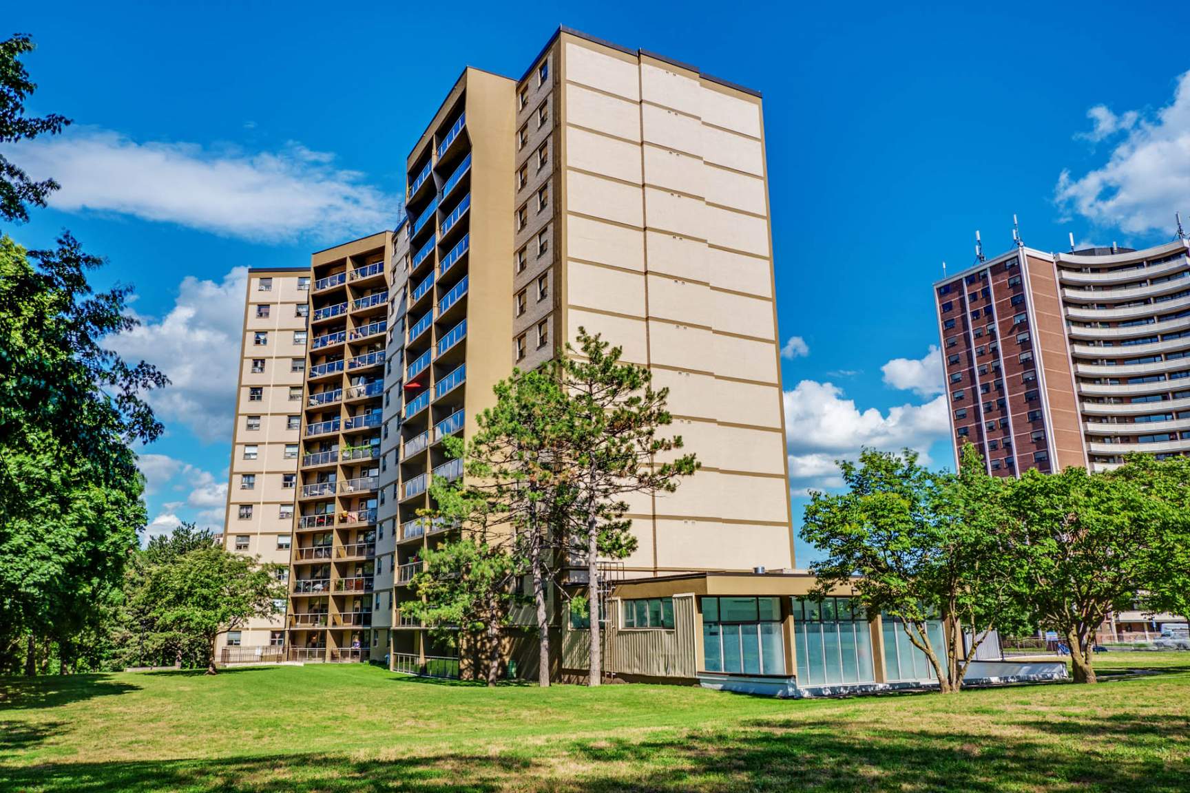 Etobicoke Apartments for Rent at Scarlett Road and Eglinton Ave Homestead